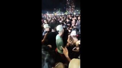 Nonton Konser Telanjang