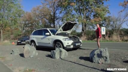 Sofia Lee's Car Breaks Down And She Gets Banger By The Road