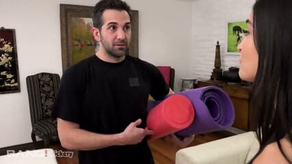 Emily Willis Gets Fucked By Her Trainer While Her Boyfriend Plays A VR Game